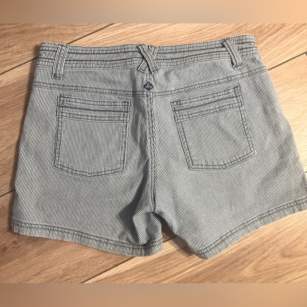 PrAna 🦩 Women’s  denim cotton  Blue stripe shorts Sz:8 - Picture 3 of 10
